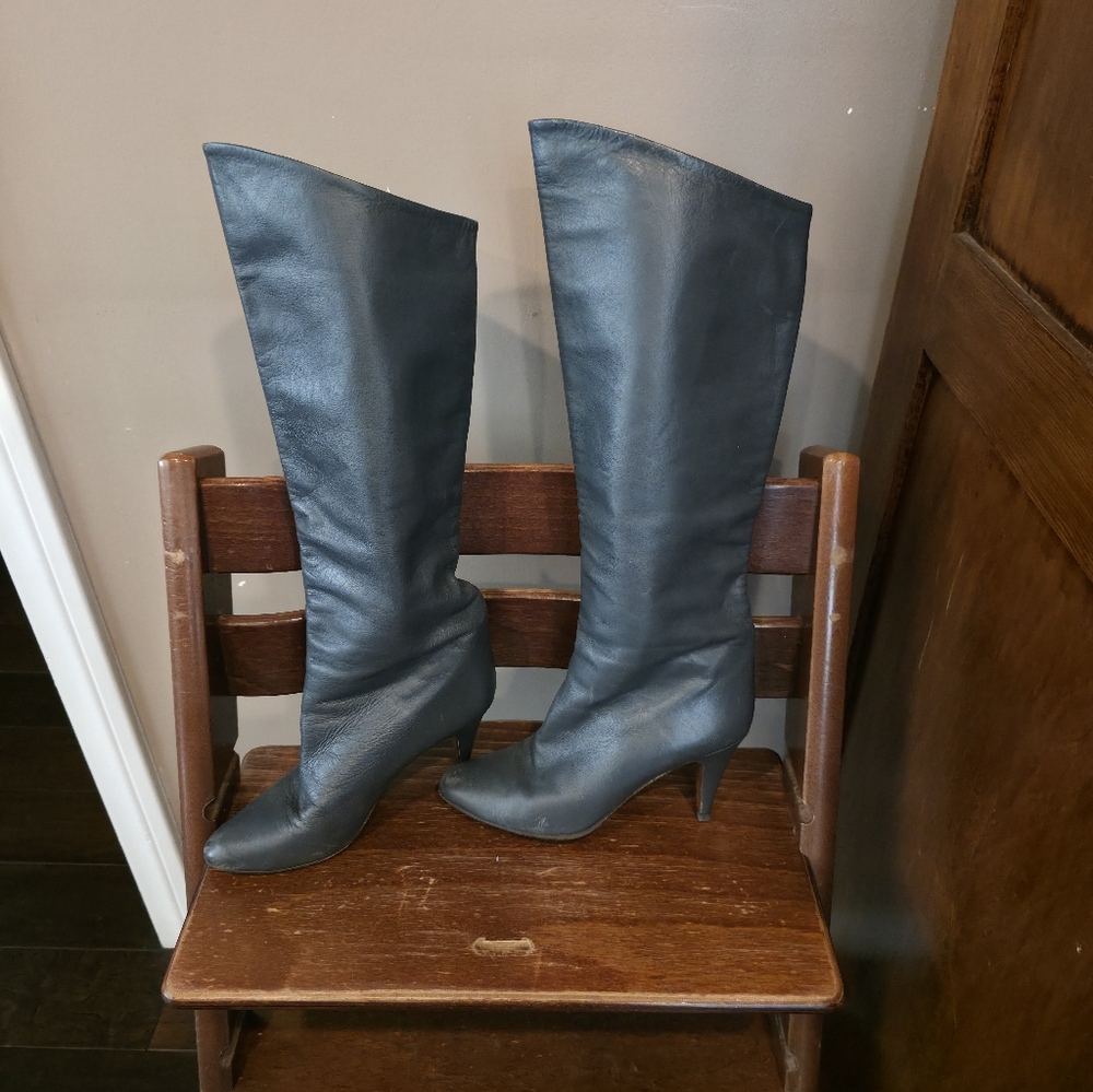 Chic Grey Vintage Leather Heeled Boots